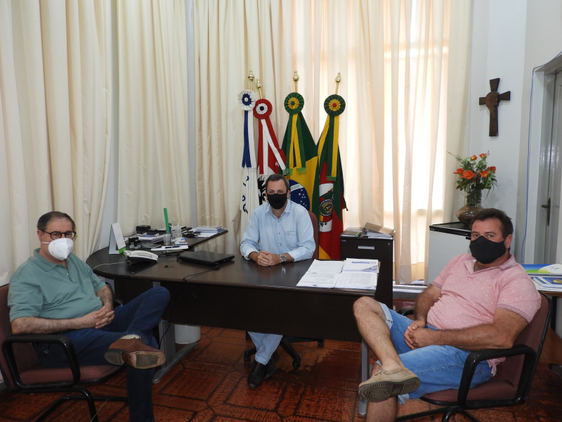 PREFEITO MUNICIPAL RECEBE VISITA DO DR. EDISON MACHADO DE OLIVEIRA